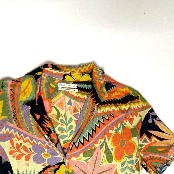 Urban Outfitters Multicolor Patterned Button Down Crop Shirt Size XS - Picture 3 of 7